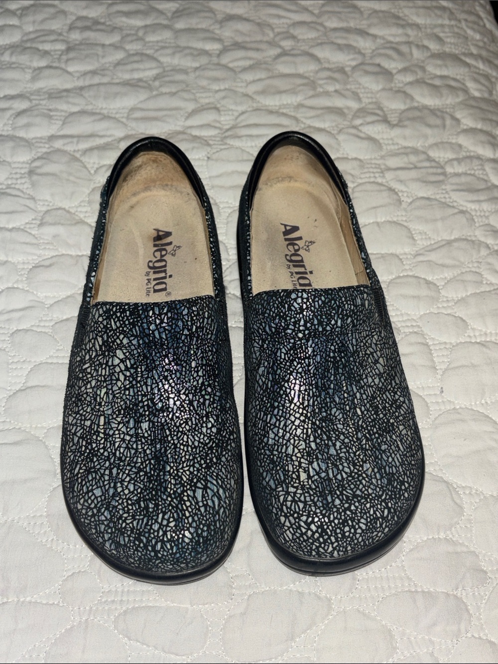 Alegria Women's Slip-On Moccasins in Black Iridescent Crackle
